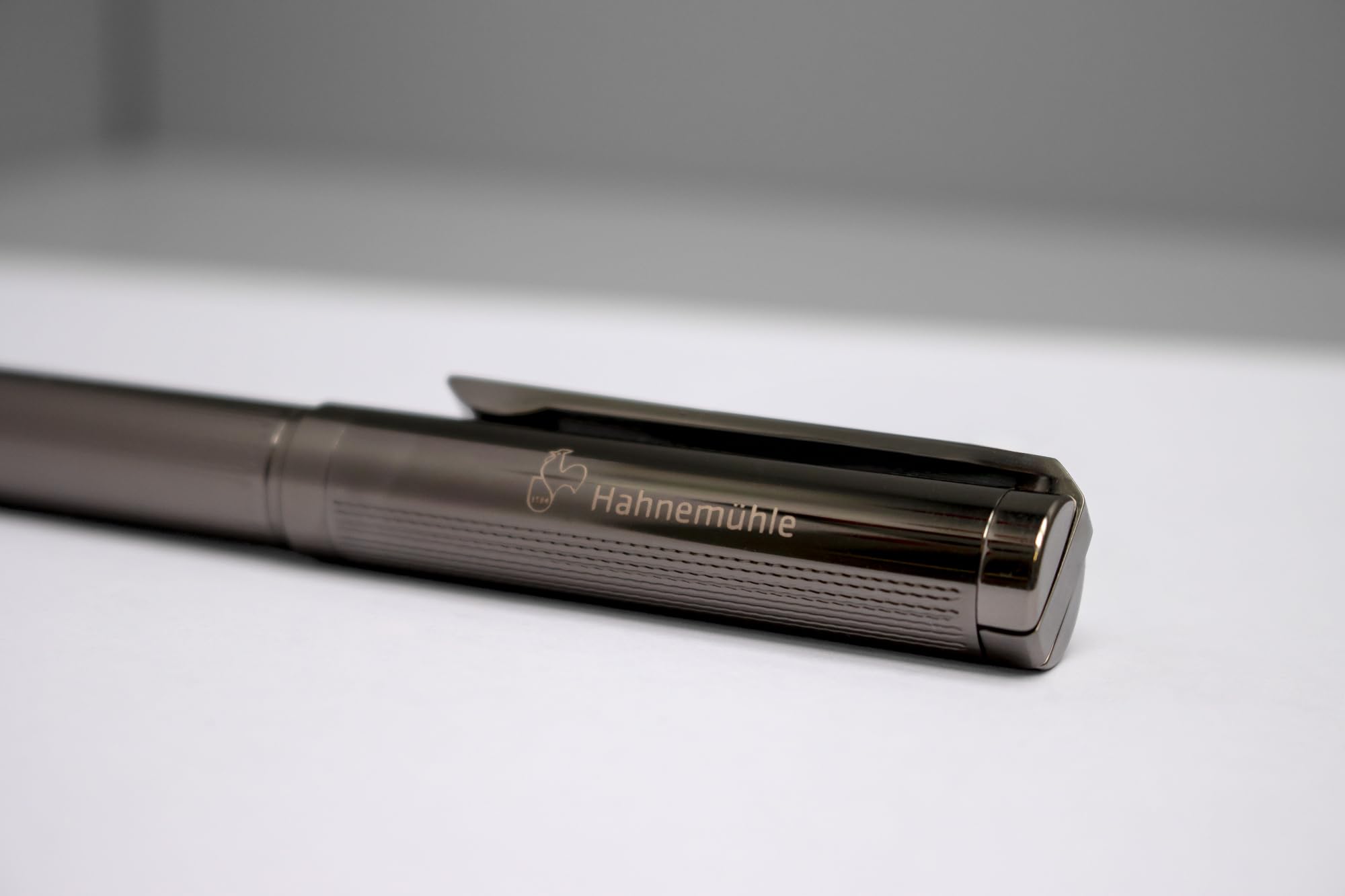 hahnem-hle-tintenroller-anthrazit-mit-gravur-in-geschenkbox image 2