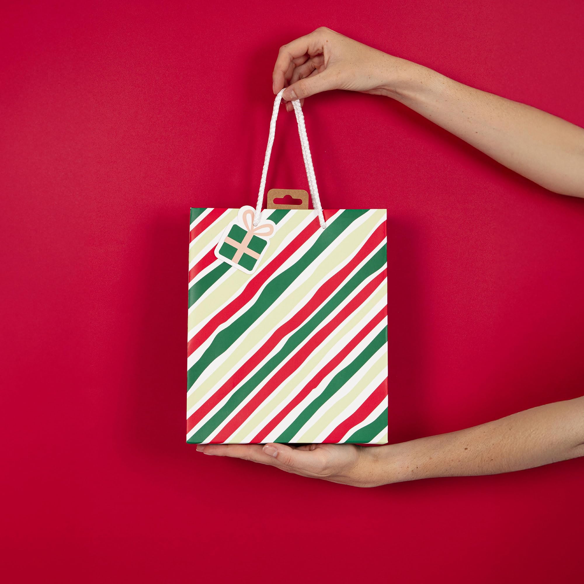clairefontaine-geschenktasche-m-21-5-x-10-x-25-3-cm-hohoho-weihnachten-rot-gr-n- image 5